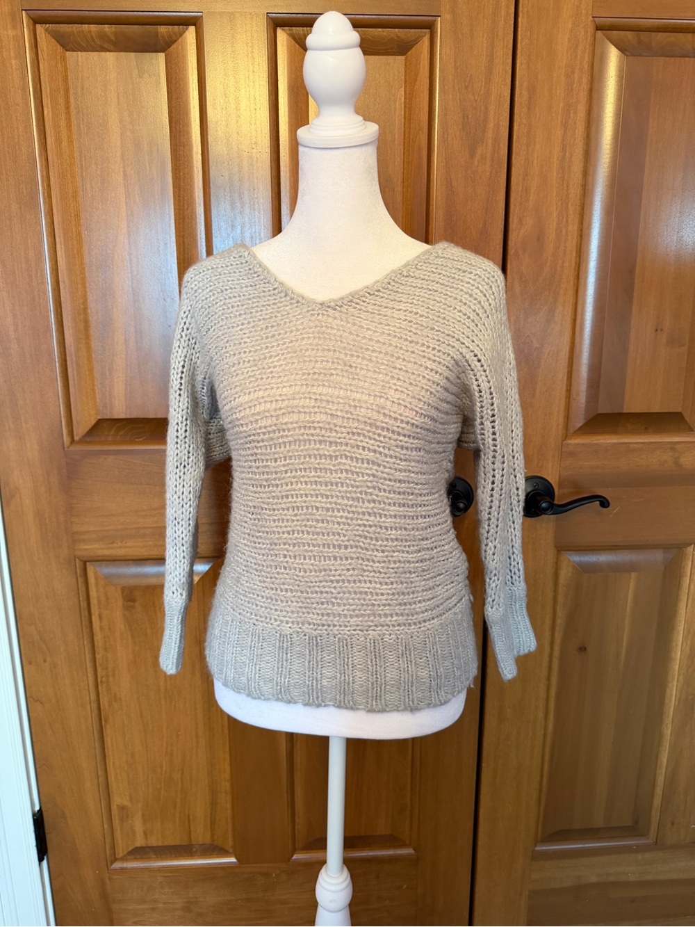 American Eagle Outfitters Light Gray 3/4 Sleeve Knit Sweater Women’s Small